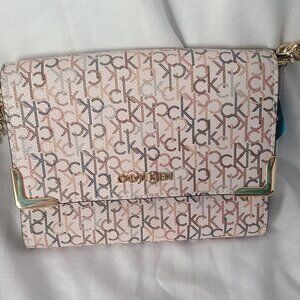 Calvin Klein Sonoma Key Item Signature Crossbody